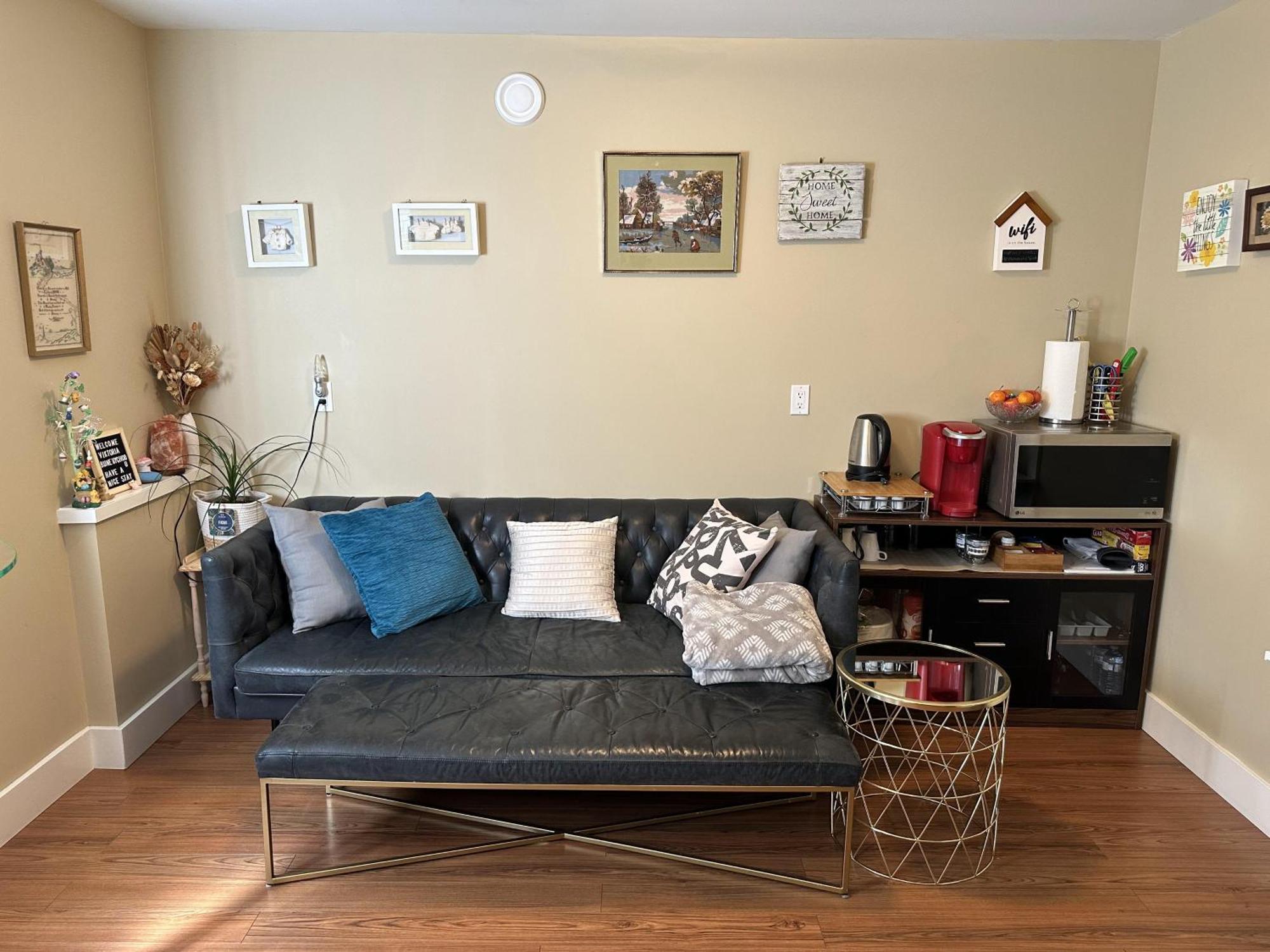 Separate Entry Sweet Home Victoria Luaran gambar