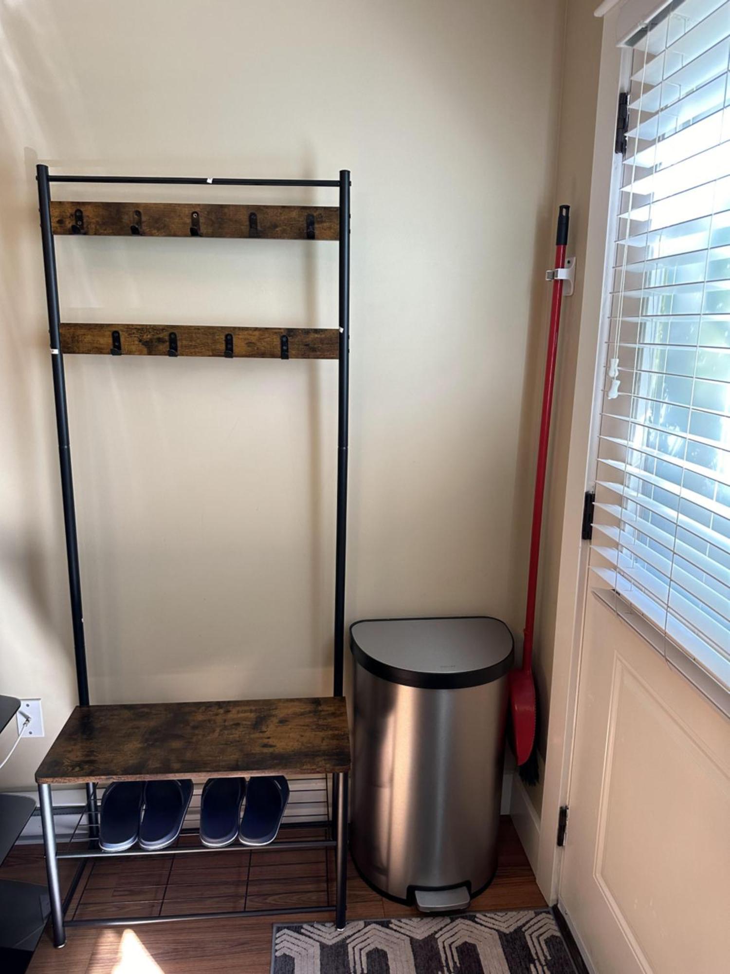 Separate Entry Sweet Home Victoria Luaran gambar