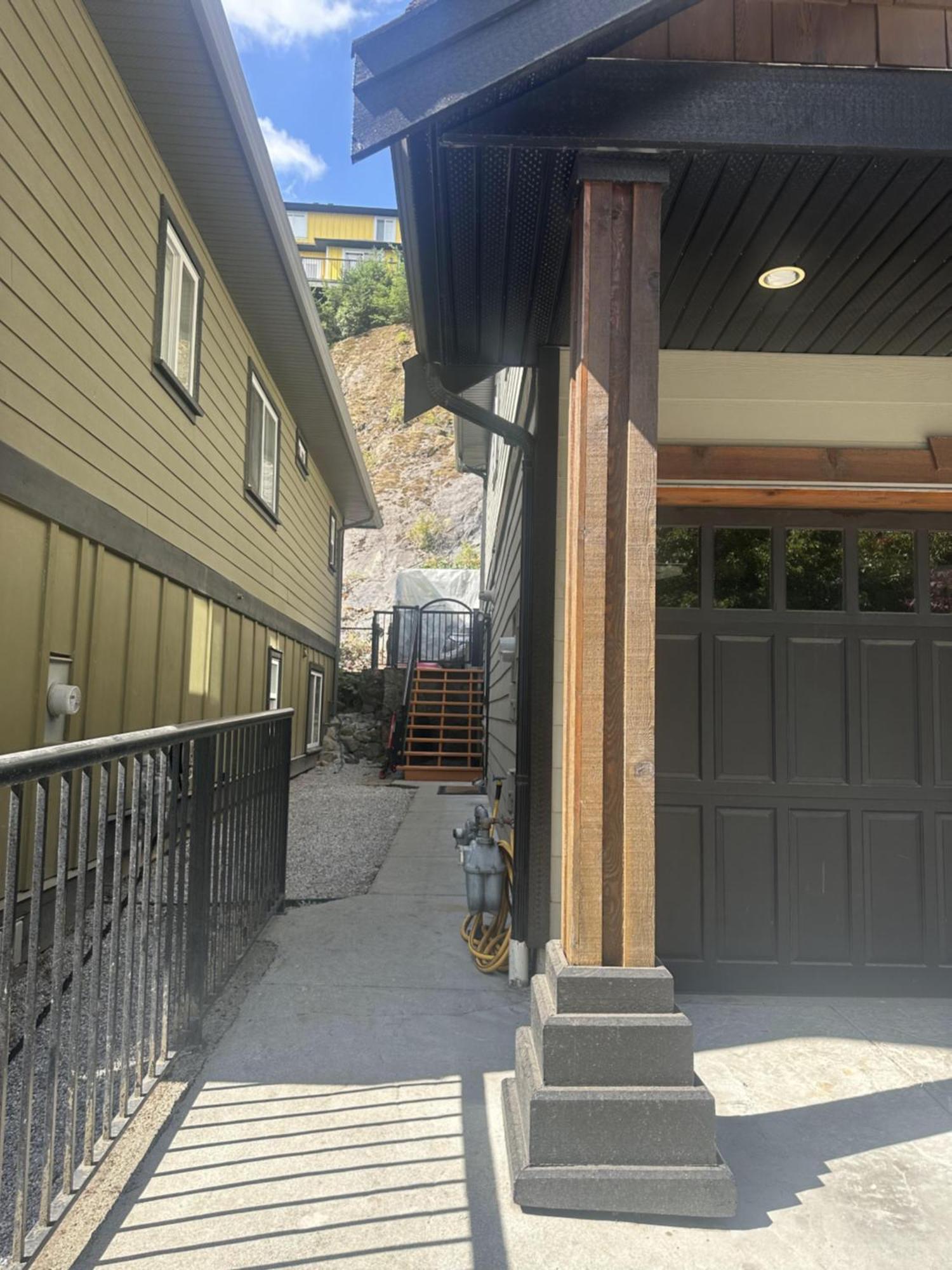 Separate Entry Sweet Home Victoria Luaran gambar