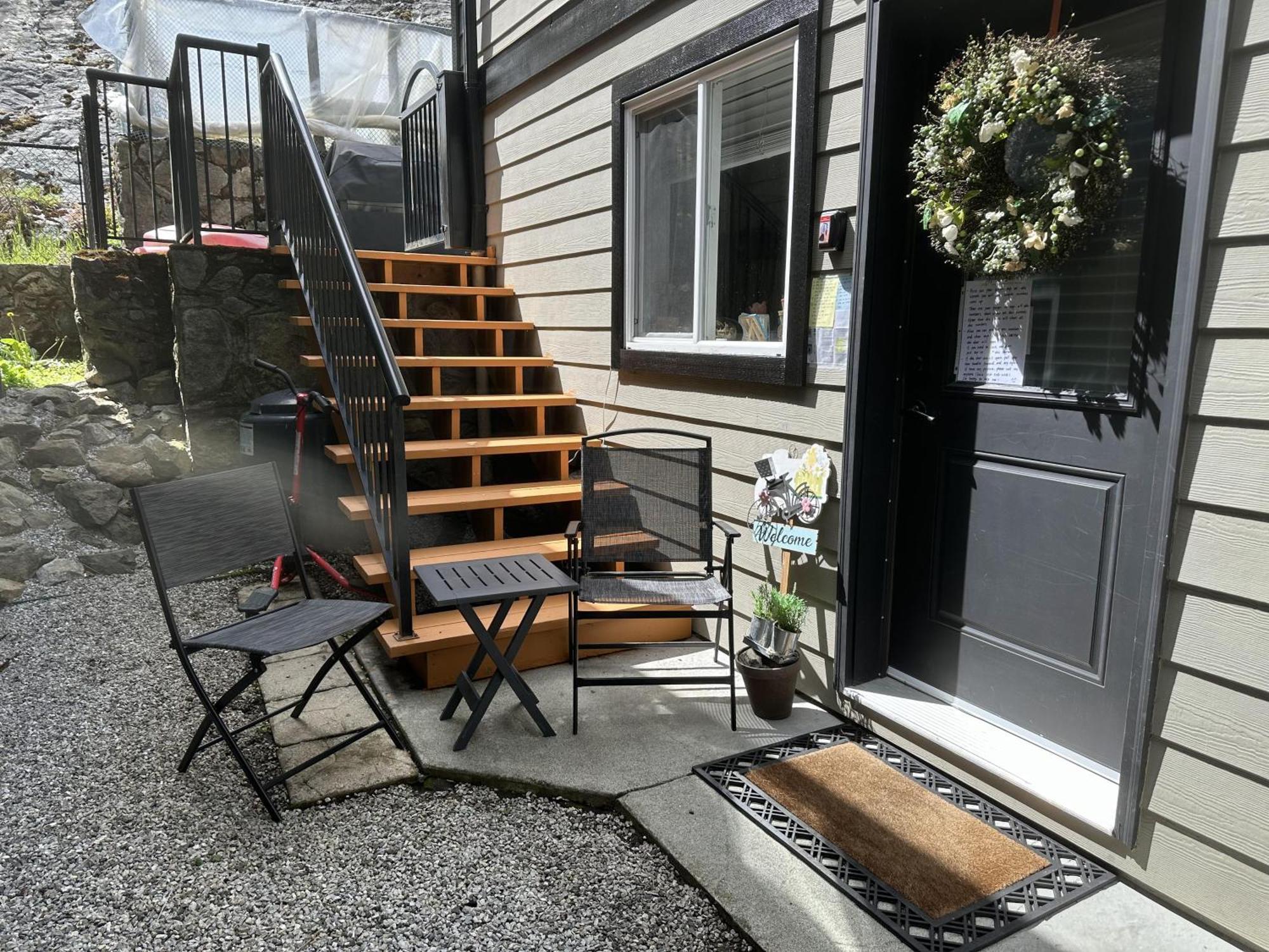 Separate Entry Sweet Home Victoria Luaran gambar