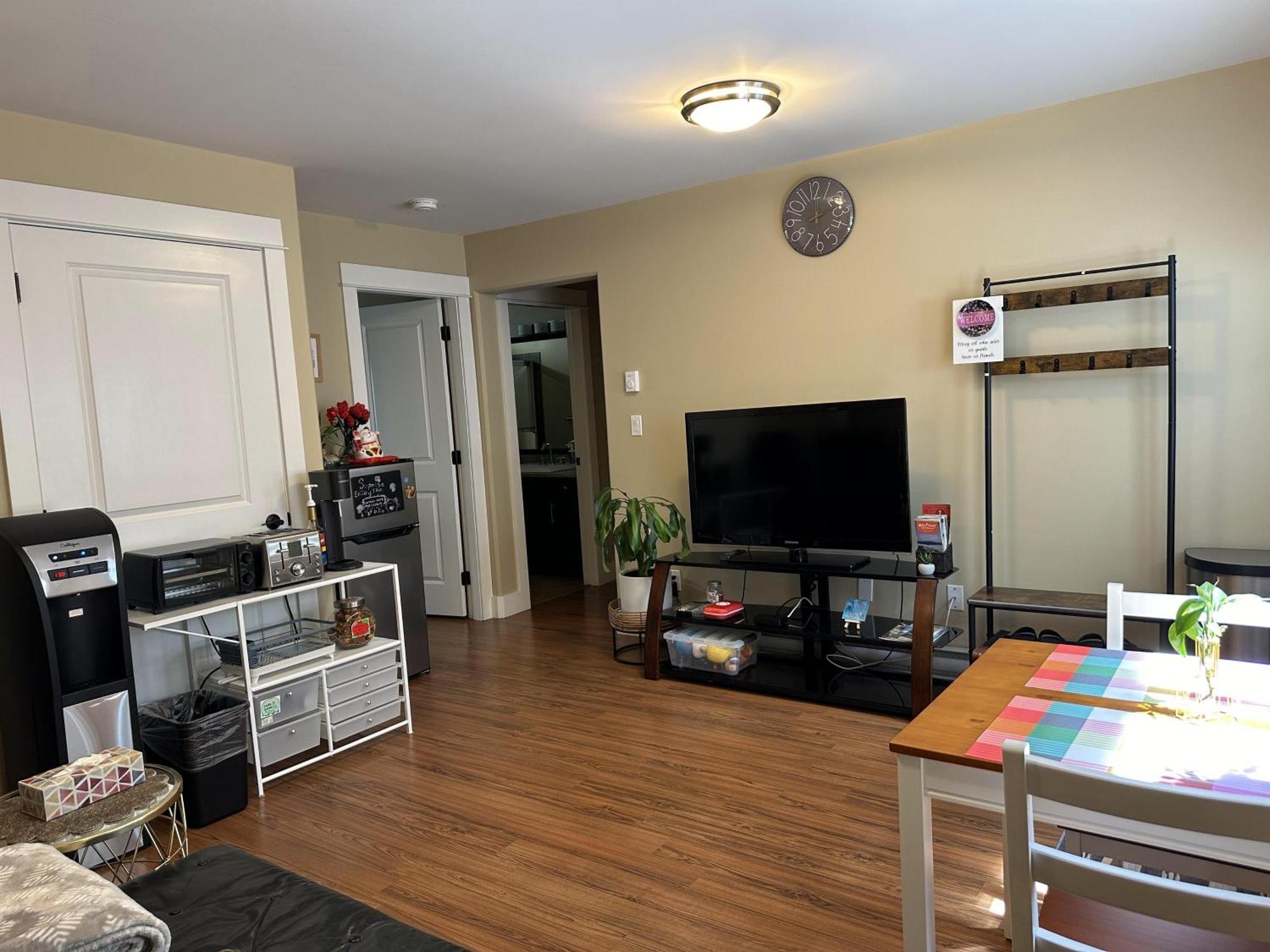 Separate Entry Sweet Home Victoria Luaran gambar